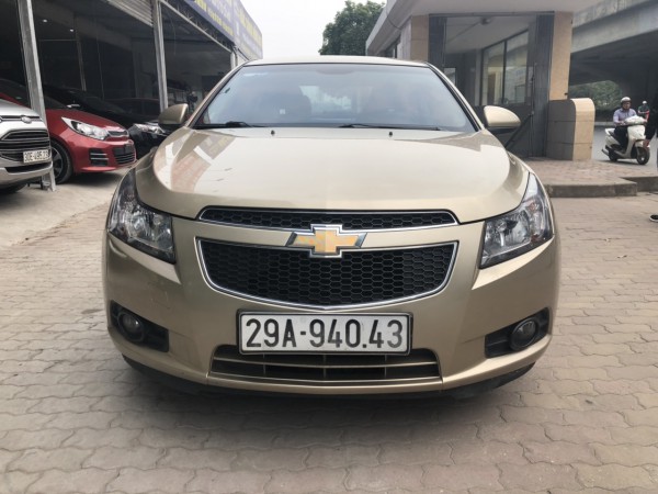 Hyundai i10 Chevrolet Cruze LTZ màu cát 2013