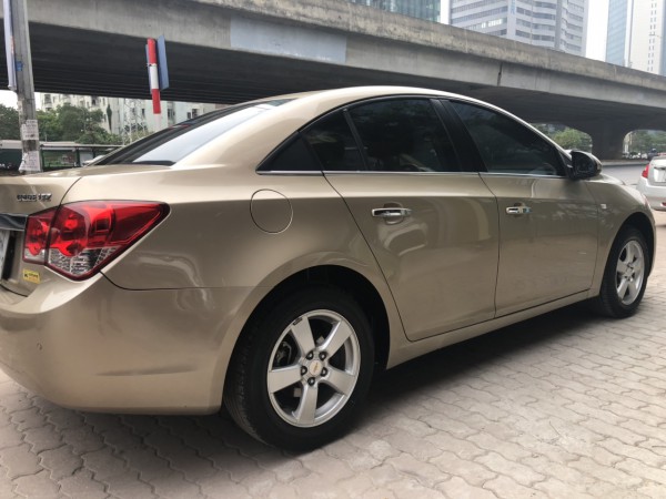 Hyundai i10 Chevrolet Cruze LTZ màu cát 2013