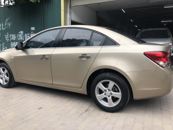 Hyundai i10 Chevrolet Cruze LTZ màu cát 2013