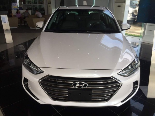 Hyundai Elantra Hyundai Elantra2017 xe mới 100% KM 100tr