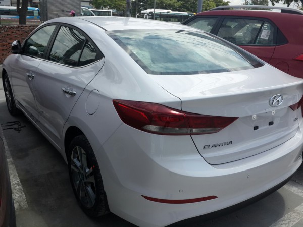 Hyundai Elantra Hyundai Elantra2017 xe mới 100% KM 100tr