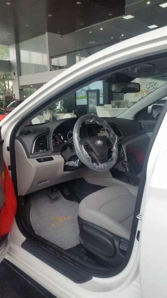 Hyundai Elantra Hyundai Elantra2017 xe mới 100% KM 100tr