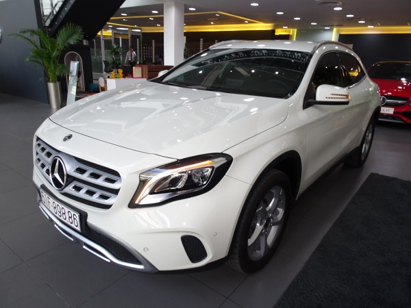 Mercedes-Benz GLA200 2018-GIÁ ĐẶC BIỆT, MÀU MỚI