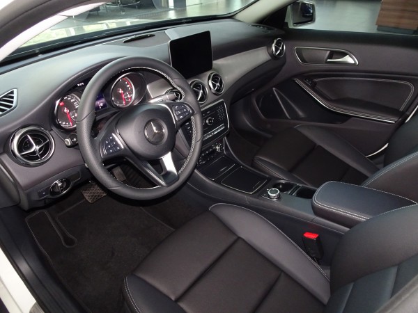 Mercedes-Benz GLA200 2018-GIÁ ĐẶC BIỆT, MÀU MỚI
