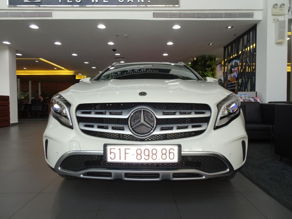 Mercedes-Benz GLA200 2018-GIÁ ĐẶC BIỆT, MÀU MỚI