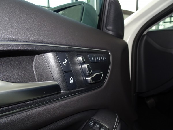 Mercedes-Benz GLA200 2018-GIÁ ĐẶC BIỆT, MÀU MỚI