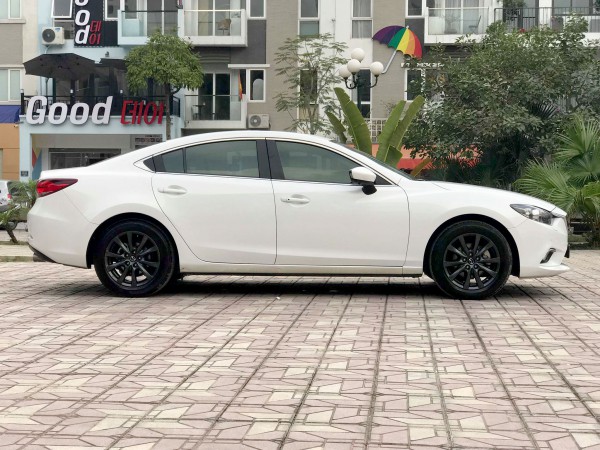 Mazda 6 - 2.0AT 2016, màu trắng, biển Hà Nội
