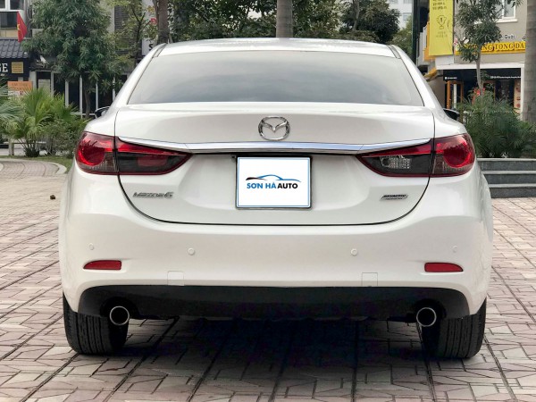 Mazda 6 - 2.0AT 2016, màu trắng, biển Hà Nội