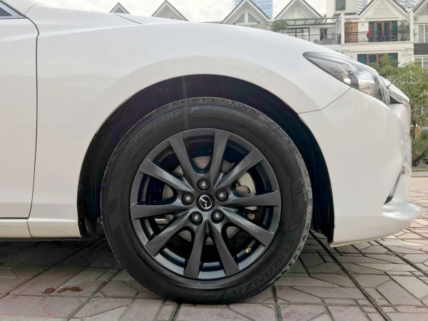 Mazda 6 - 2.0AT 2016, màu trắng, biển Hà Nội