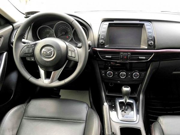 Mazda 6 - 2.0AT 2016, màu trắng, biển Hà Nội