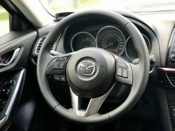 Mazda 6 - 2.0AT 2016, màu trắng, biển Hà Nội