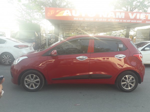 Hyundai i10 Bán Hyundai i10 1.2AT màu đỏ