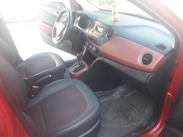 Hyundai i10 Bán Hyundai i10 1.2AT màu đỏ