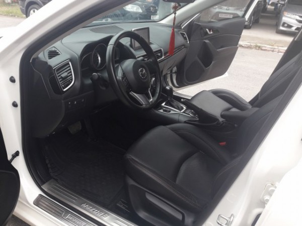 Mazda 3 Bán Mazda3 1.5AT màu trắng 2016