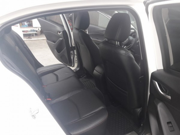 Mazda 3 Bán Mazda3 1.5AT màu trắng 2016
