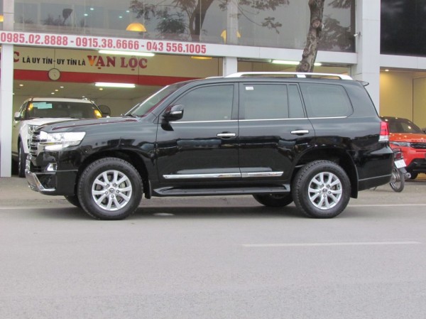 Toyota Land Cruiser 2017 màu đen