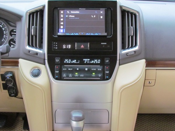 Toyota Land Cruiser 2017 màu đen