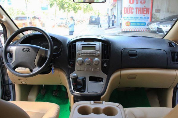 Hyundai H-1 Starex sx 2015, màu Bạc, 9 chỗ, bản nội địa HQ