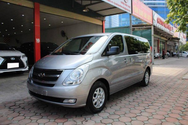 Hyundai H-1 Starex sx 2015, màu Bạc, 9 chỗ, bản nội địa HQ