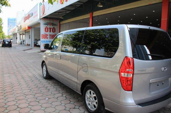 Hyundai H-1 Starex sx 2015, màu Bạc, 9 chỗ, bản nội địa HQ