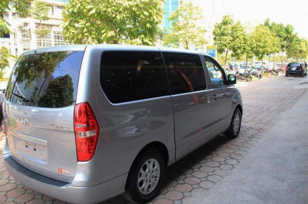 Hyundai H-1 Starex sx 2015, màu Bạc, 9 chỗ, bản nội địa HQ