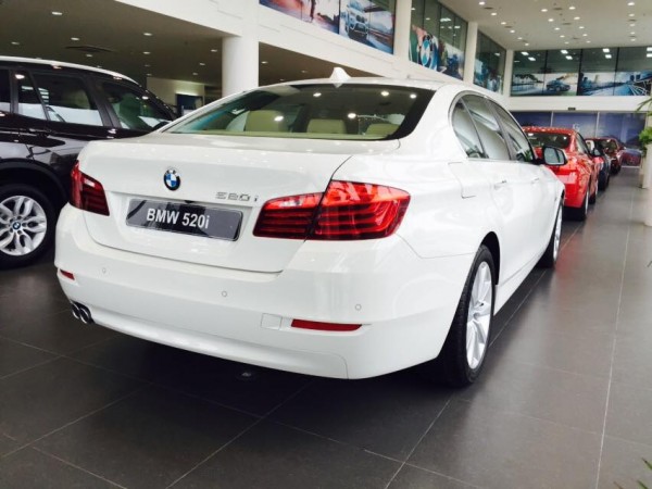 BMW 520 2016 (F10), màu trắng, xe mới 100%