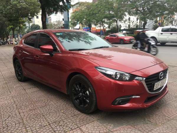 Mazda 3 Mazda3 Facelift 1.5L hachbak màu đỏ sản