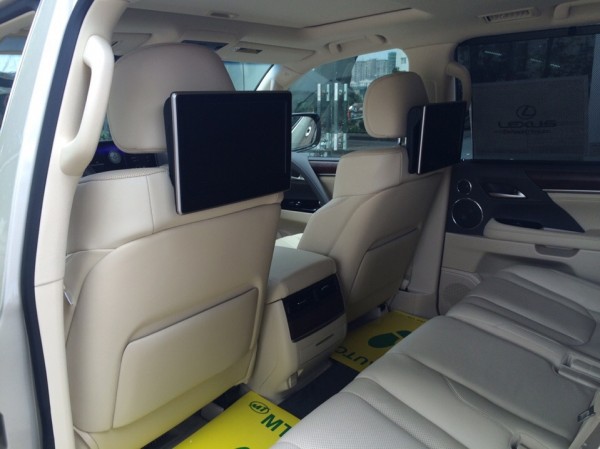 Lexus LX 570 Nhập Mỹ sản xuất 2016 màu vàng cát