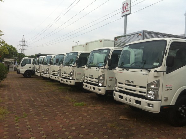 Isuzu NQR Xe tải và bán tải Isuzu