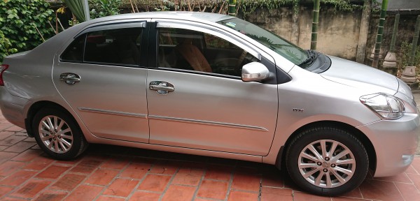 Toyota Vios 2010 màu bạc số tự động