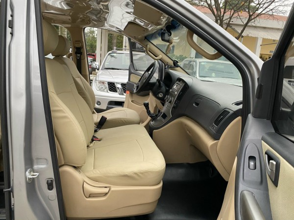 Hyundai Grand Starex Bán xe Hyundai starex 9 chỗ,máy xăng