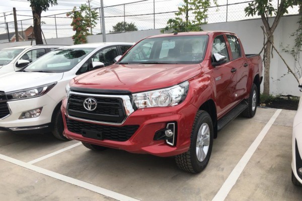 Toyota Hilux HILUX SỐ SÀN 180TR NHẬN XE, CHUYÊN VIÊN
