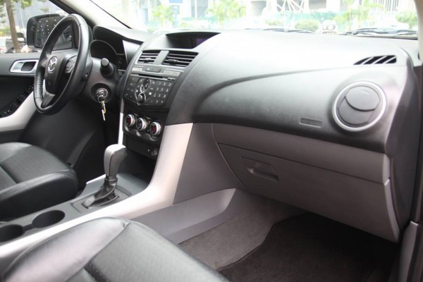 Mazda BT-50 sản xuất 2015 số tự động.