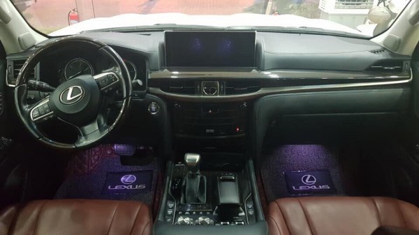 Lexus LX 570 Bán Lexus LX570 màu trắng,nội thất nâu,