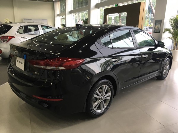 Hyundai Elantra Giá Tốt Tại TPHCM