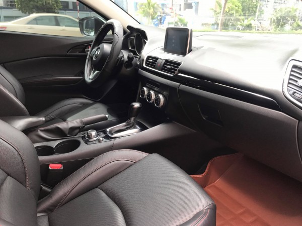 Mazda 3 Hatchback 1.5 AT 2015 - Trắng