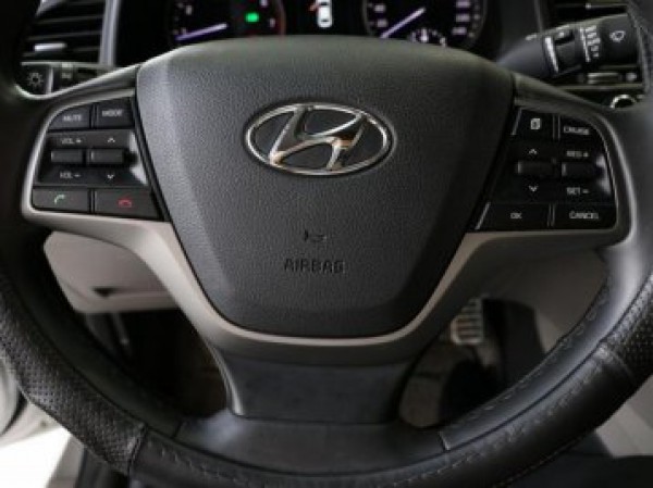 Hyundai Elantra GLS 2.0 AT model 2017