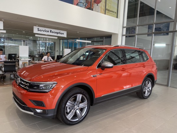 Volkswagen Tiguan mua xe tại nhà