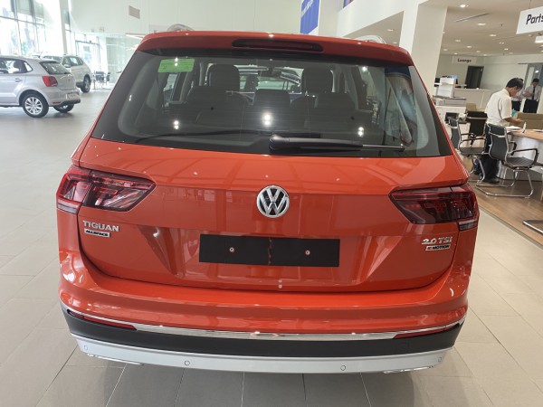 Volkswagen Tiguan mua xe tại nhà