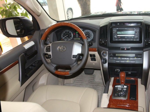 Toyota Land Cruiser V8 4.5L GXR đời 2015 động cơ Diesel