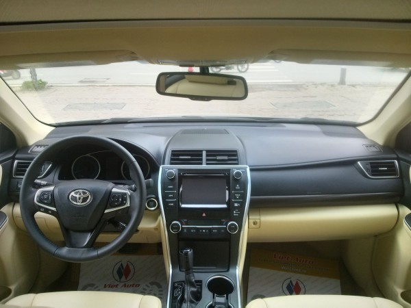 Toyota Camry XLE Mỹ 2.5L màu vàng cát model 2015