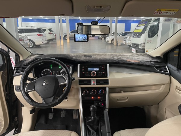 Mitsubishi Xpander 1.5 MT, đời 2019, màu Nâu, nhập