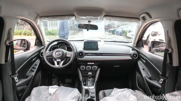 Mazda 2 Mazda 2 Luxury xe nhập Thái ưu đãi lớn