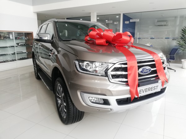 Ford Express Everest Titanium 4WD ưu đãi khủng 165tr