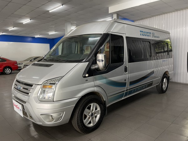 Ford Transit đời 2017, màu Bạc