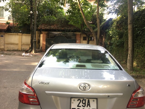 Toyota Vios Cần bán xe VIOS E màu bạc, sx cuối 2012