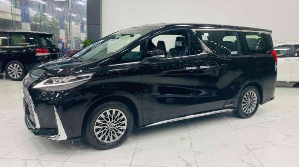 Lexus Bán Lexus LM 300H màu đen 7 chỗ, sản xuấ