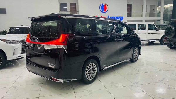 Lexus Bán Lexus LM 300H màu đen 7 chỗ, sản xuấ