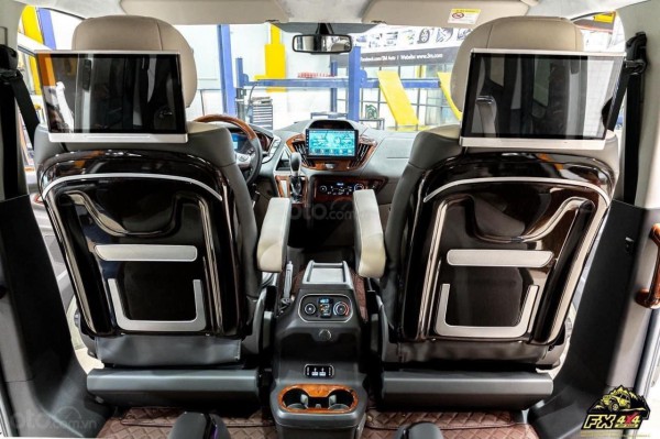 Ford Tourneo BÁN FORD TOURNEO LIMOUSINE PHIÊN BẢN GH