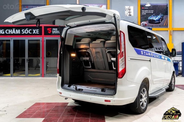 Ford Tourneo BÁN FORD TOURNEO LIMOUSINE PHIÊN BẢN GH